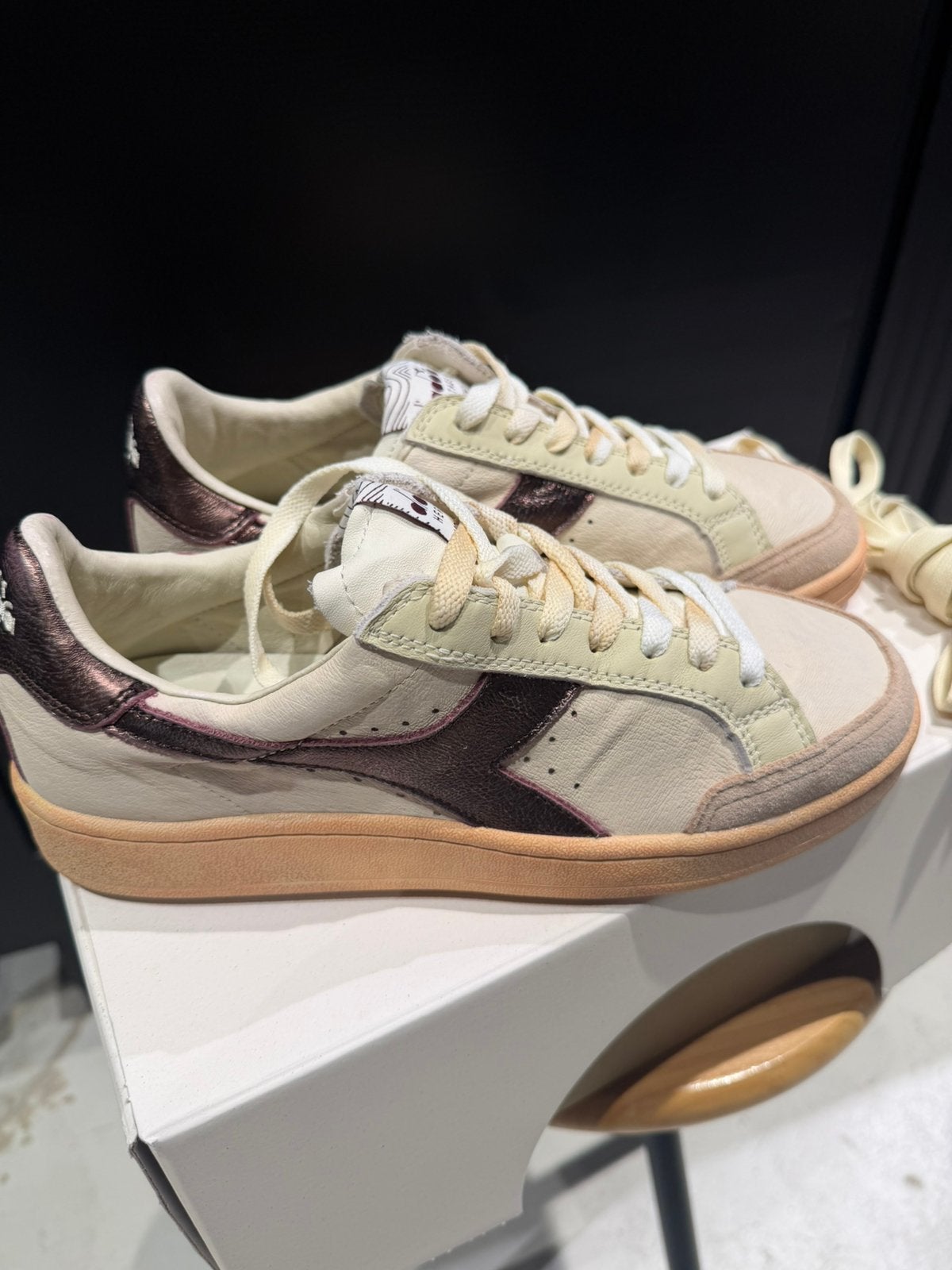 Nieuwe Diadora Heritage dames sneakers 40,5, Verzenden, Nieuw, Sneakers of Gympen, Rood