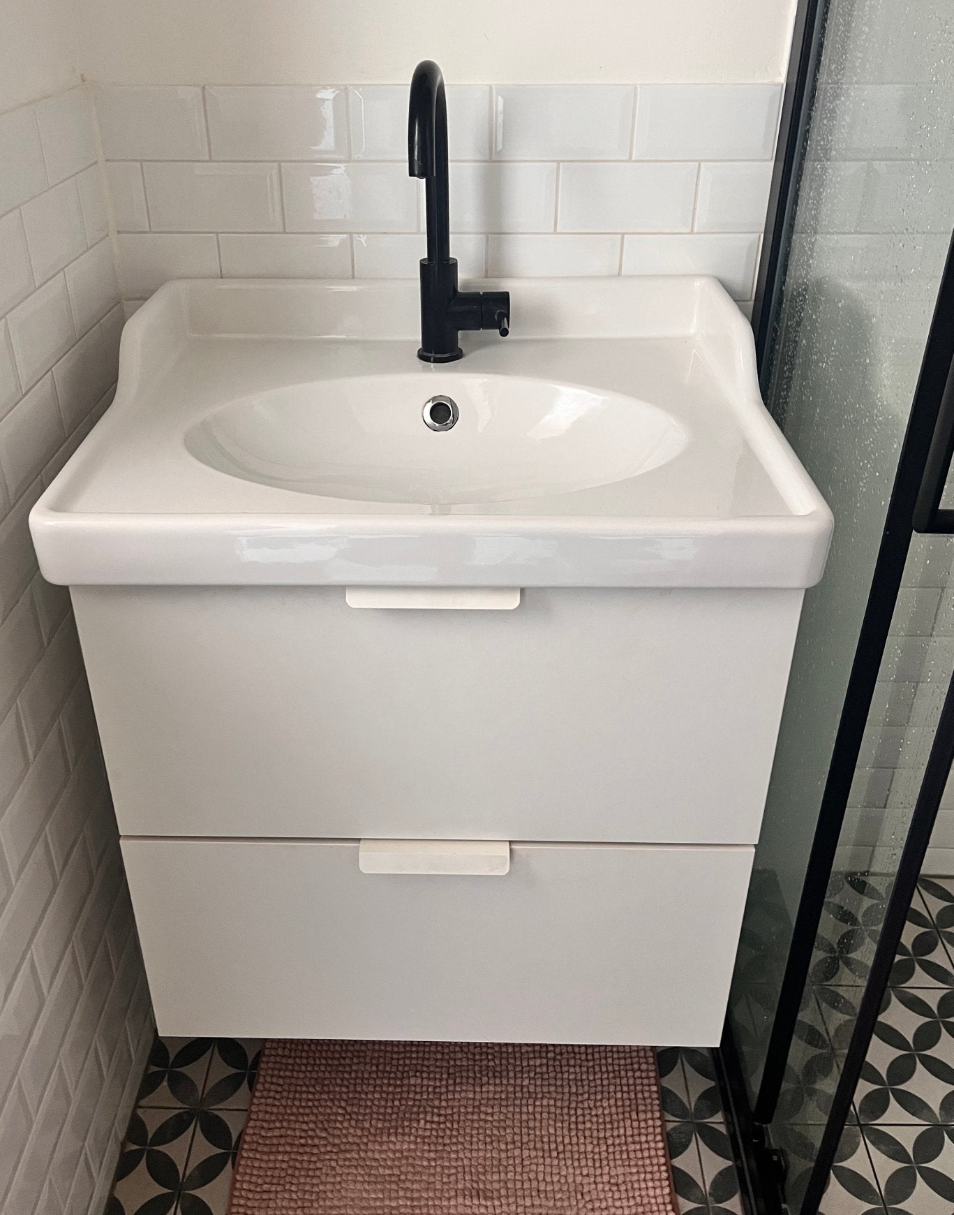 Ikea godmorgen 60 cm onderkast, porseleinen wastafel + kraan, Huis en Inrichting, Badkamer | Badkamermeubels, Ophalen, Gebruikt