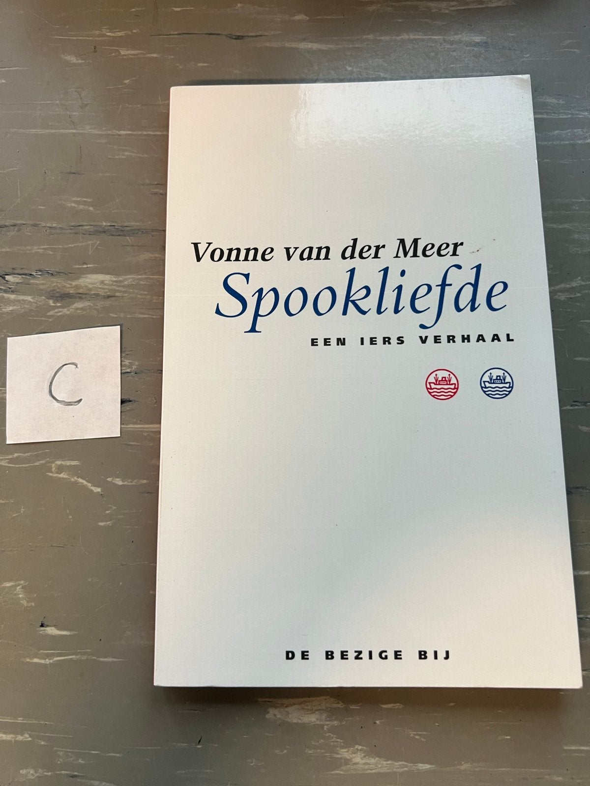 Spookliefde - Yvonne van der Meer (Een Iers Verhaal), Ophalen of Verzenden, Gelezen, Nederland