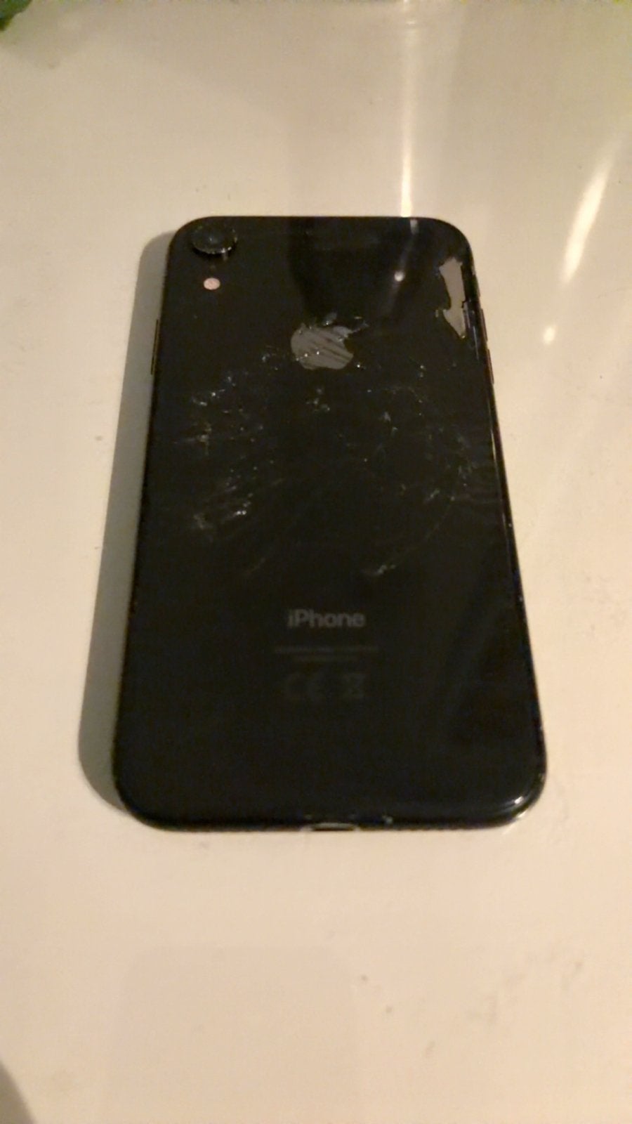 Foto 4 van iPhone XR - Achterkant beschadigd, camera perfect