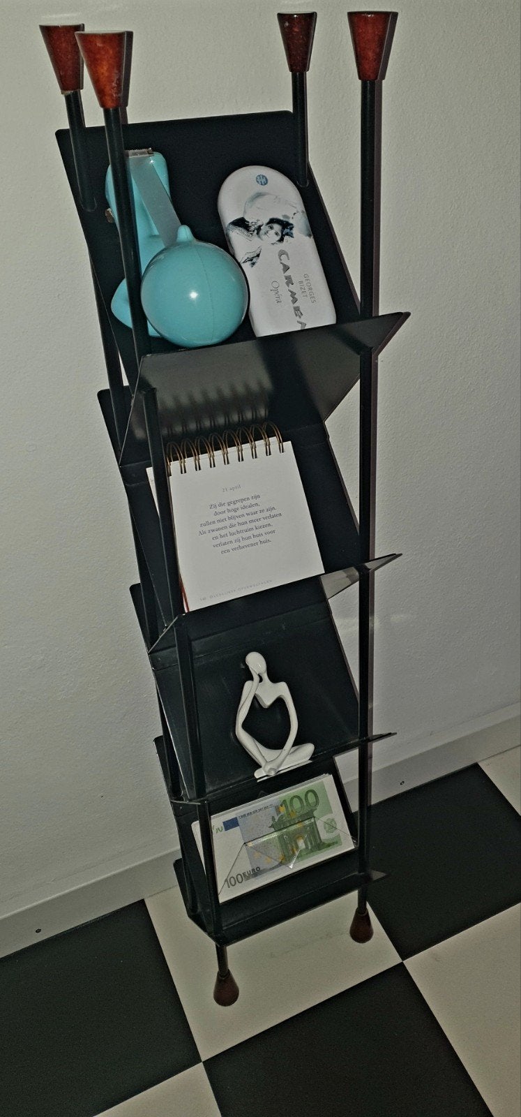 Lourens fisher design opbergrek, Ophalen