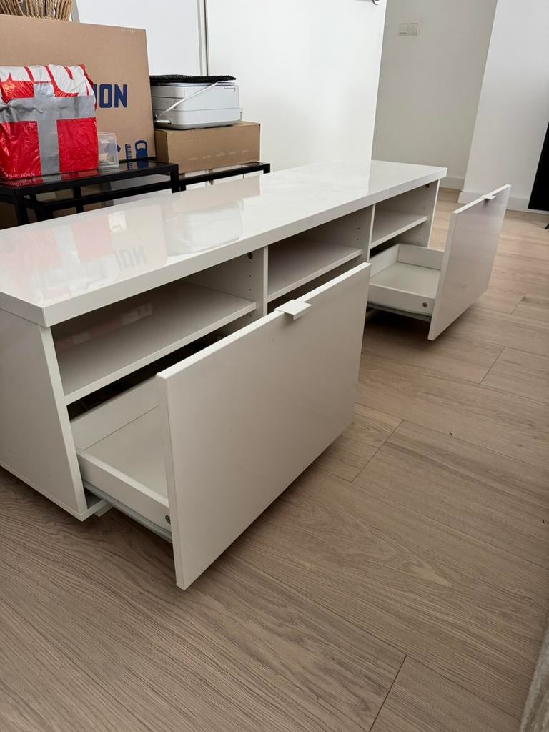 IKEA BYÅS tv-meubel hoogglans wit – nette staat, Huis en Inrichting, Kasten | Televisiemeubels, Ophalen, 150 tot 200 cm, Zo goed als nieuw