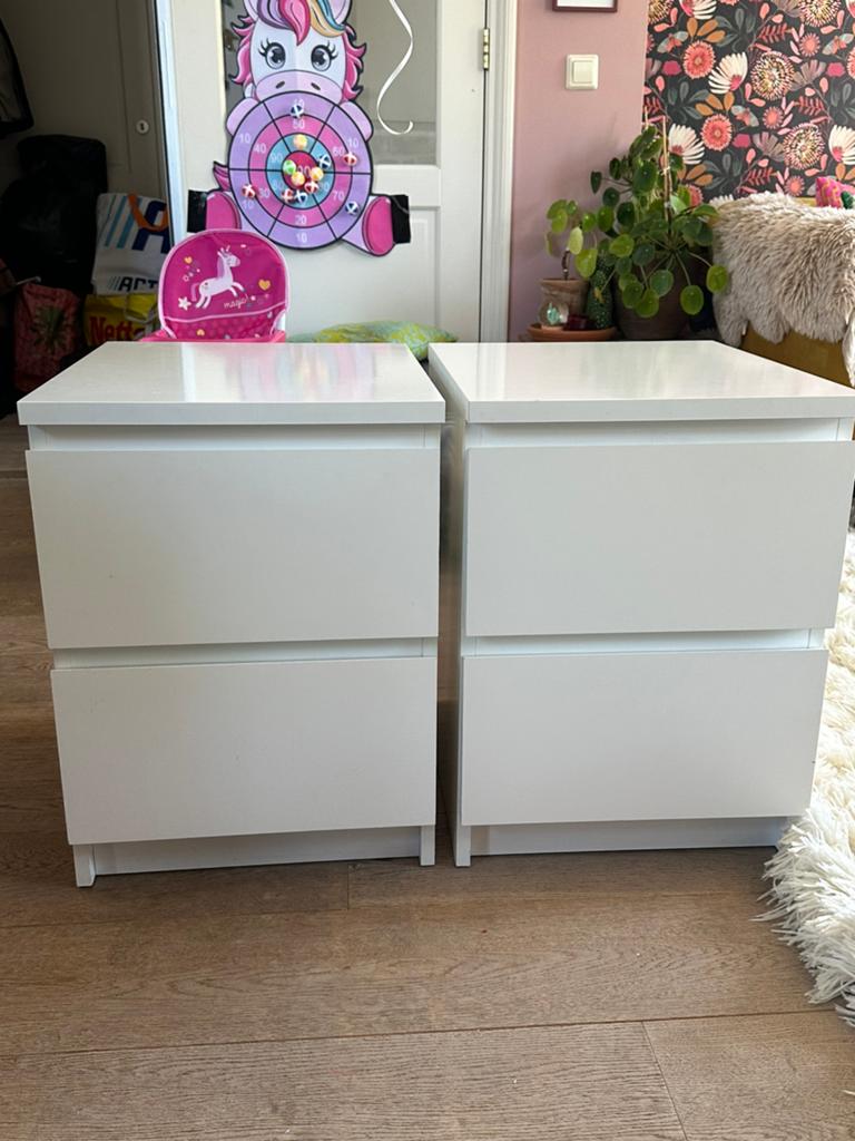 Twee witte Malm nachtkastjes/ladekastjes, Huis en Inrichting, Slaapkamer | Nachtkastjes, Ophalen, Gebruikt, Minder dan 45 cm, 55 tot 70 cm