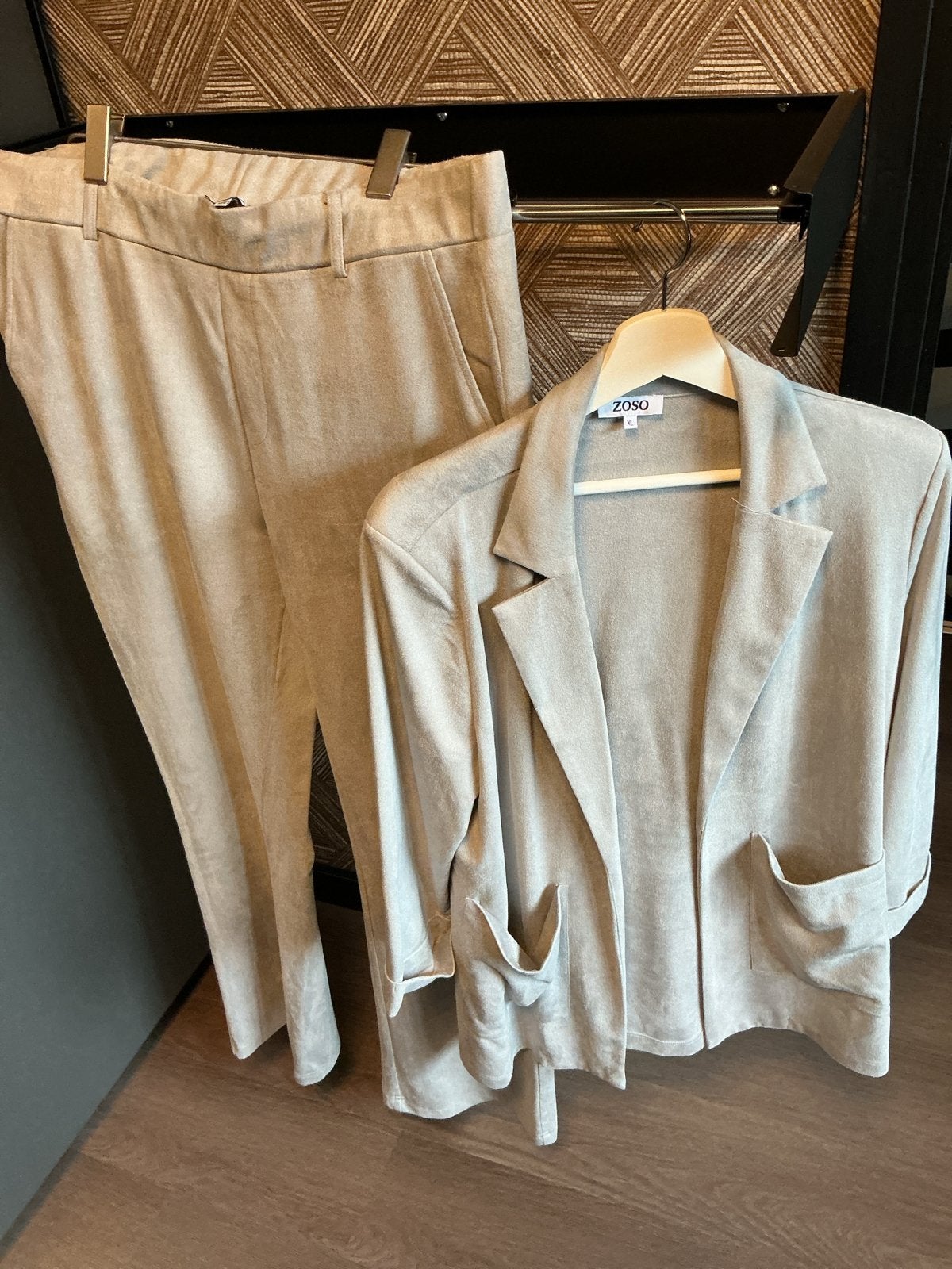 ZOSO Kostuum/Pak - Jasje en Broek - Zo goed als nieuw XL/XXL, Kostuum of Pak, Beige, Maat 46/48 (XL) of groter, Ophalen of Verzenden