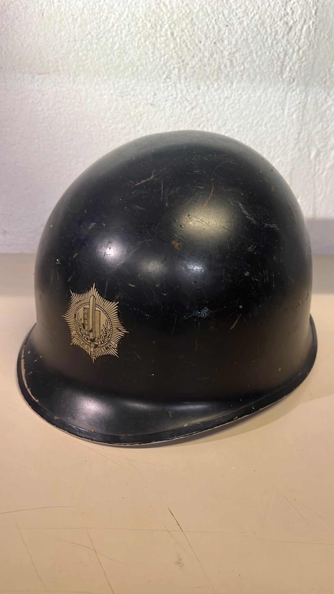 Korps Rijkspolitie ME Helm VB56 M1 origineel, Verzamelen, Ophalen of Verzenden, Landmacht, Nederland, Helm of Baret