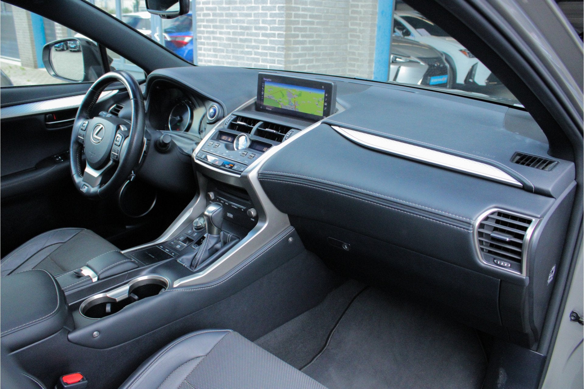 Lexus NX 300h AWD F Sport Premium |trekhaak|President Pack|p, Auto's, Automaat, Gebruikt, Zwart, Verwarmde buitenspiegels