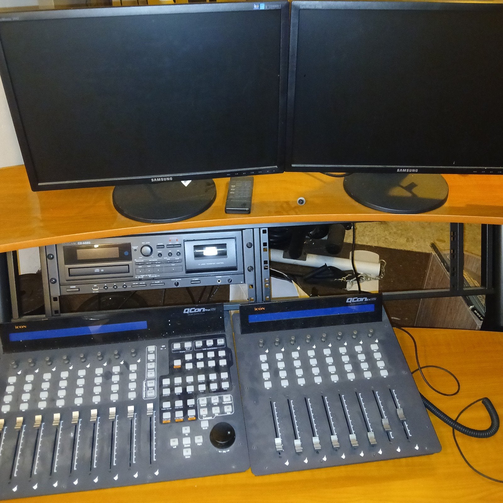 Icon QCon Pro G2 en QCon EX G2 USB-MIDI Controller, Ophalen, Gebruikt, 10 tot 20 kanalen