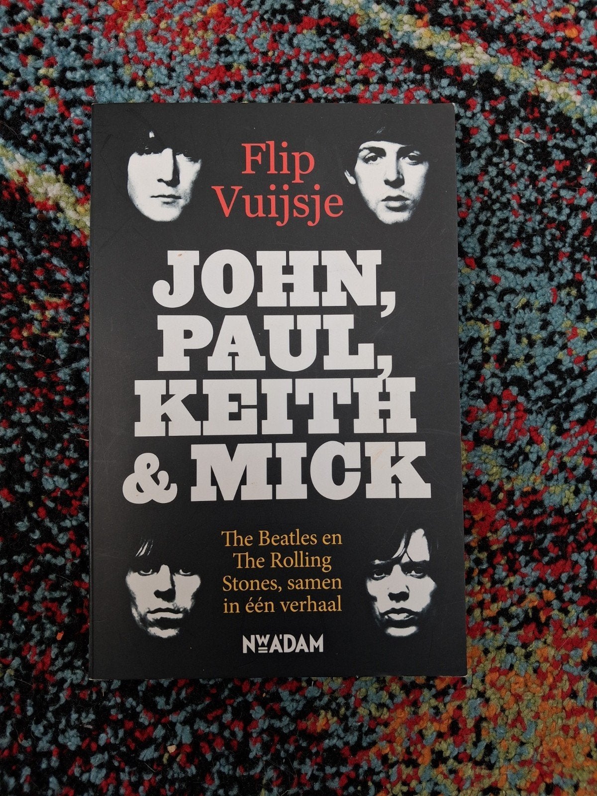 John, Paul, Keith & Mick: The Beatles en The Rolling Stones, Ophalen of Verzenden, Zo goed als nieuw, Flip Vuijsje, Film, Tv en Media