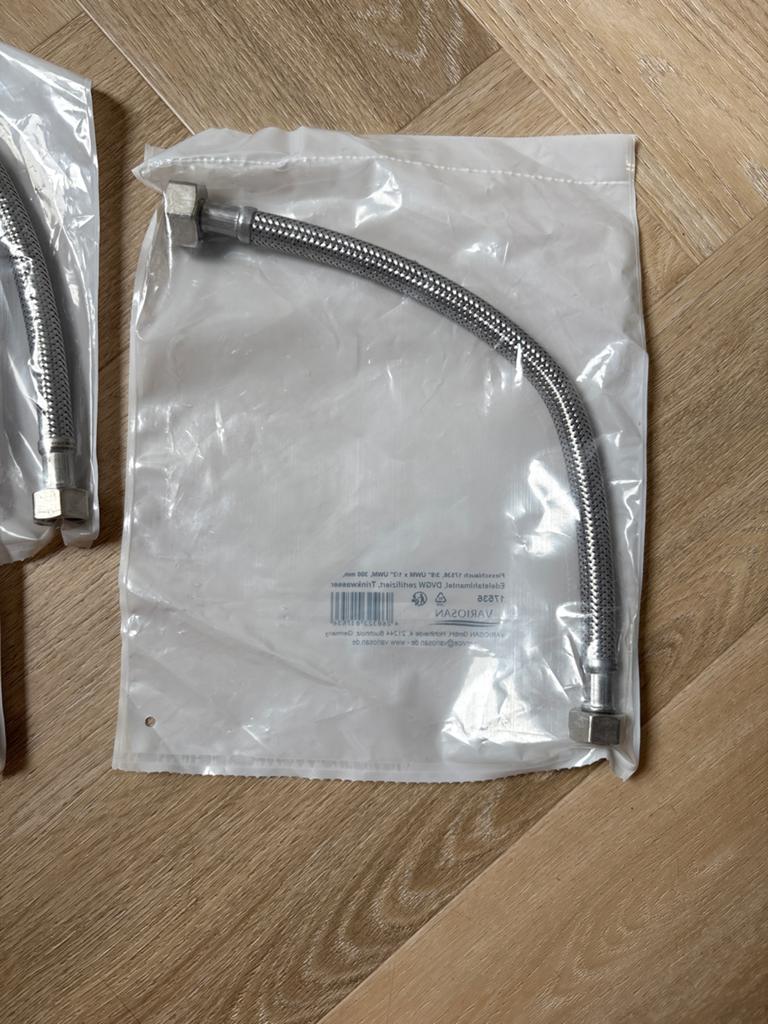 Variosan Flexibele Slang RVS 3/8" x 1/2" UWM, 300 mm, Ophalen of Verzenden, Zo goed als nieuw