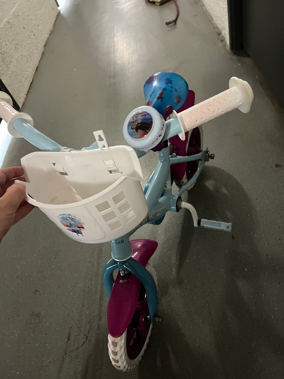 Frozen fietsje 10 inch, Ophalen of Verzenden, Zo goed als nieuw, Terugtraprem, Verstelbare zitting