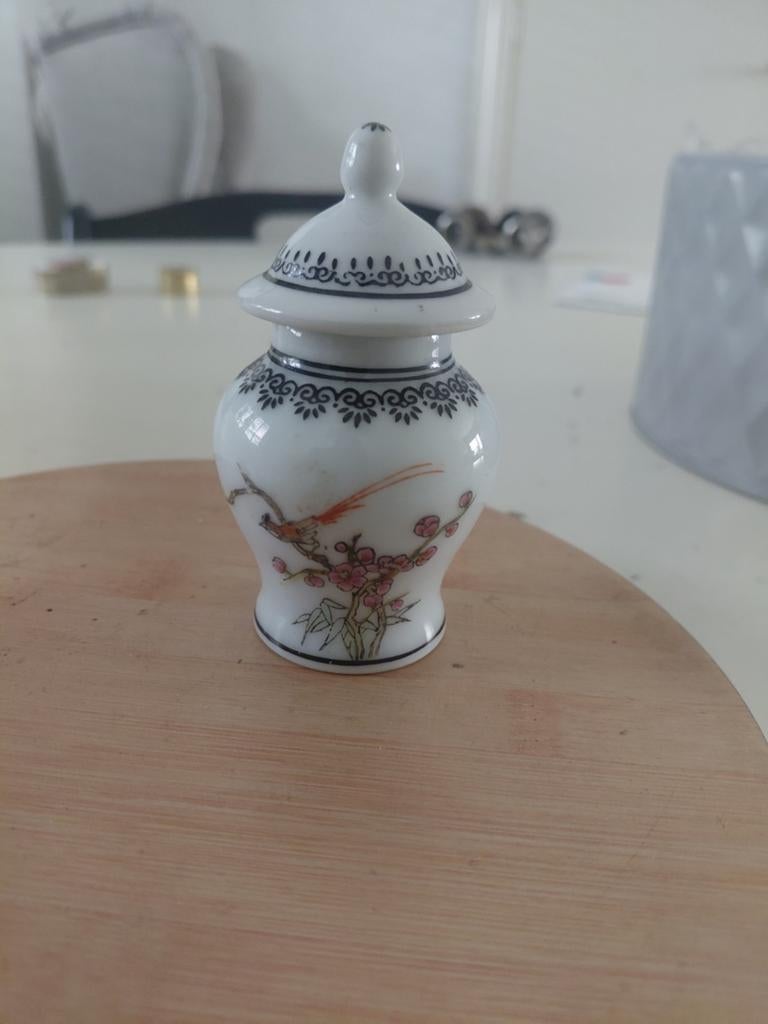 Miniatuur Chinees Porseleinen Potje met Deksel, Antiek en Kunst, Ophalen of Verzenden
