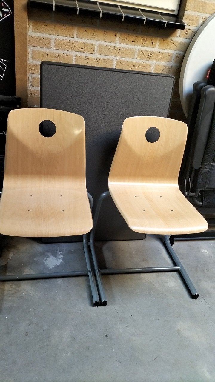 2 schoolstoelen, Ophalen, Gebruikt, Twee, Grijs