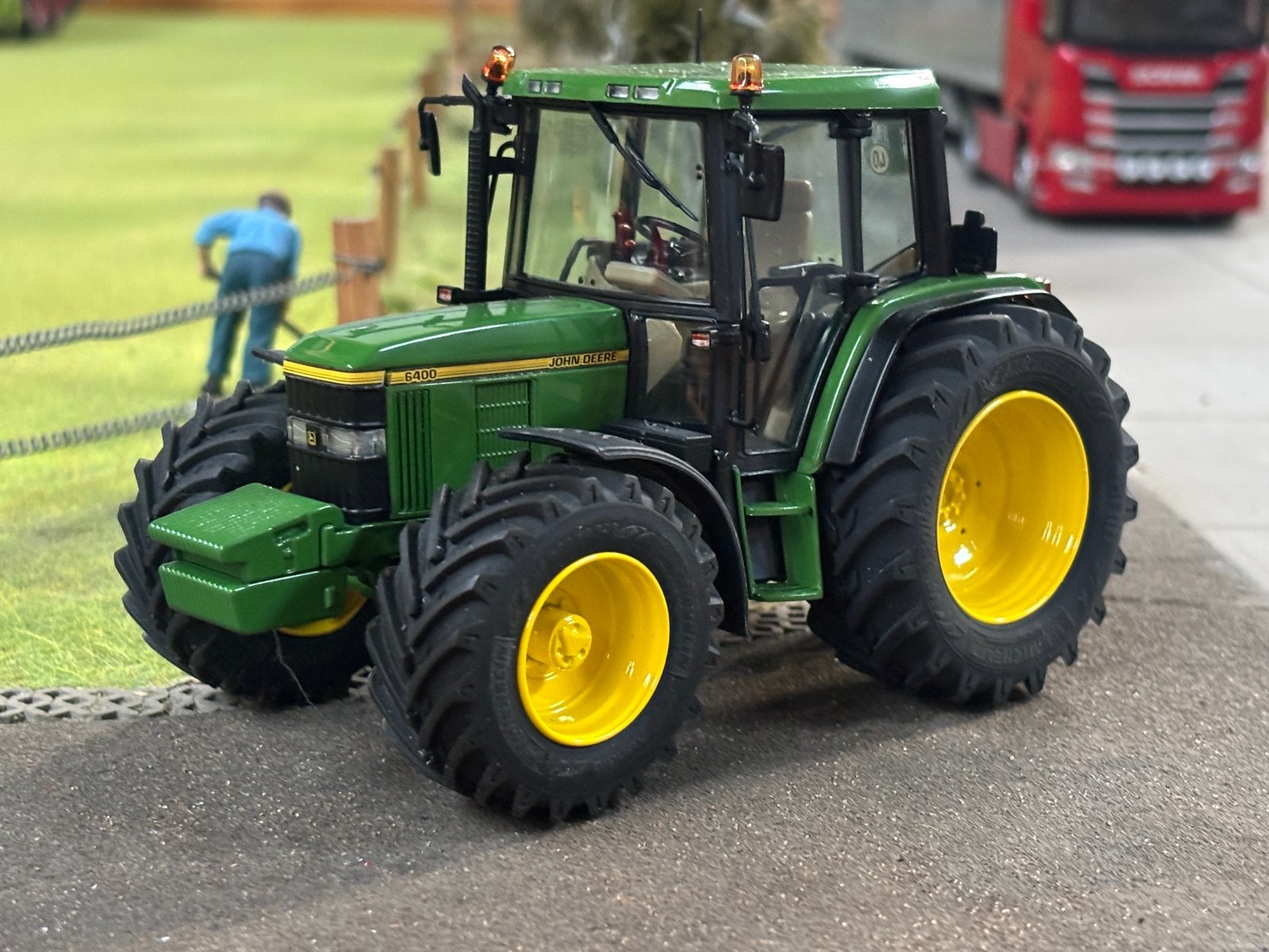 John Deere 6400, Ophalen of Verzenden, Zo goed als nieuw, Tractor of Landbouw, Schuco