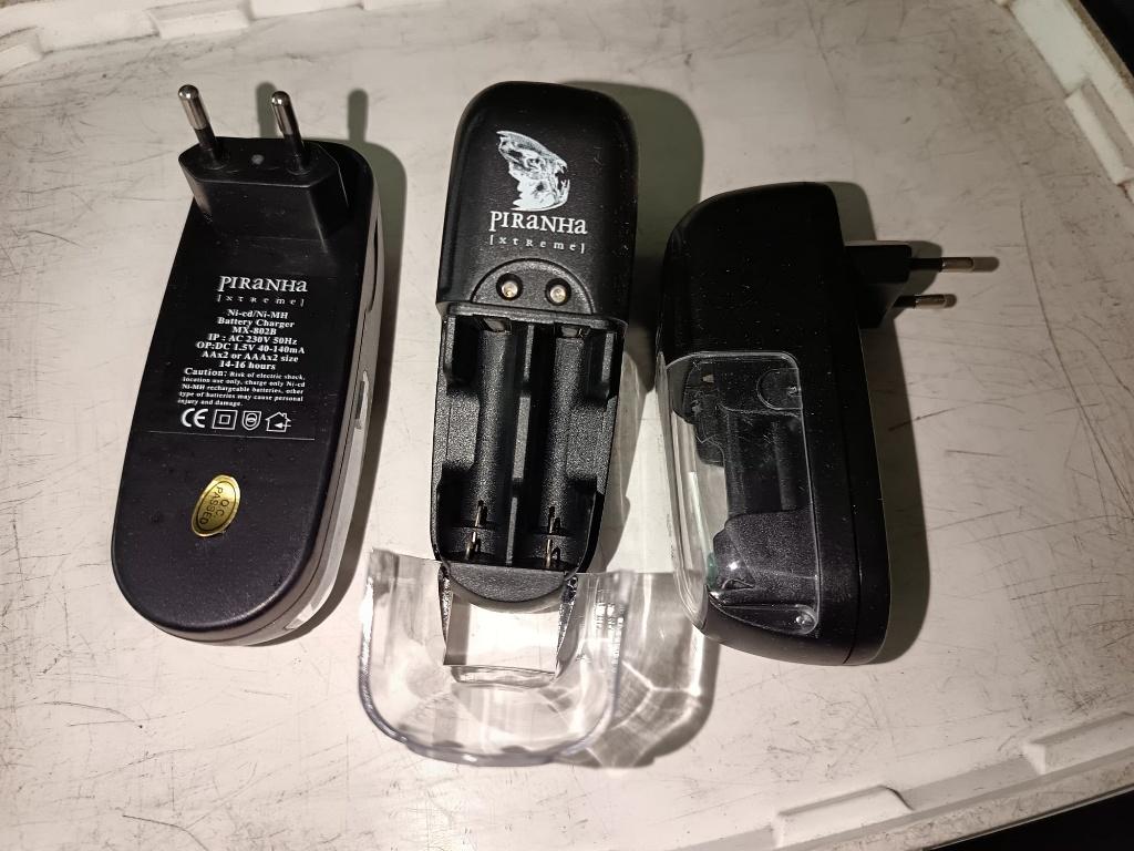 44 stuks NiCd-NiMh Plugin batterij laders, Ophalen of Verzenden, Nieuw