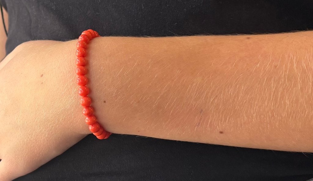 Bloedkoraal fraaie armband bol kralen 14k slot goud dame, Ophalen of Verzenden, Goud, Armband, Met edelsteen