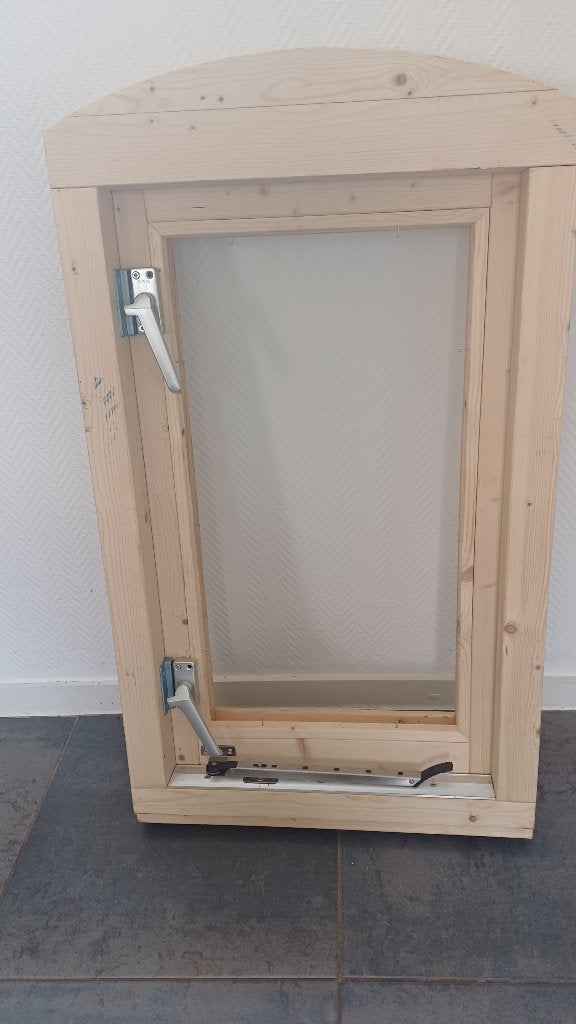 Raam kozijn, Doe-het-zelf en Verbouw, Ophalen, Minder dan 75 cm, Raamkozijn, Zo goed als nieuw