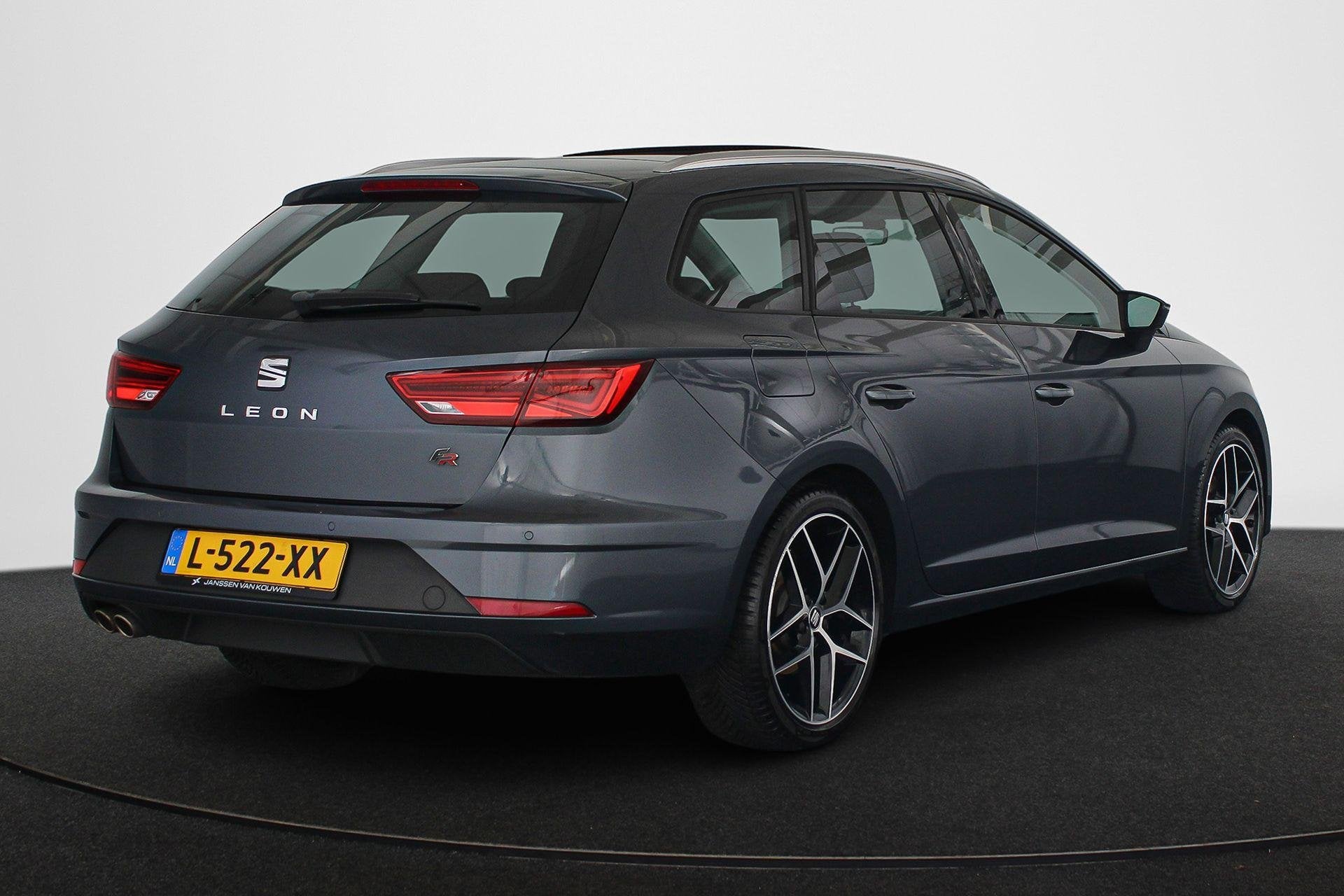 SEAT Leon ST 1.5 TSI FR Business Intense Panoramadak Virtual, Auto's, Voorwielaandrijving, Stof, Euro 6, 4 cilinders