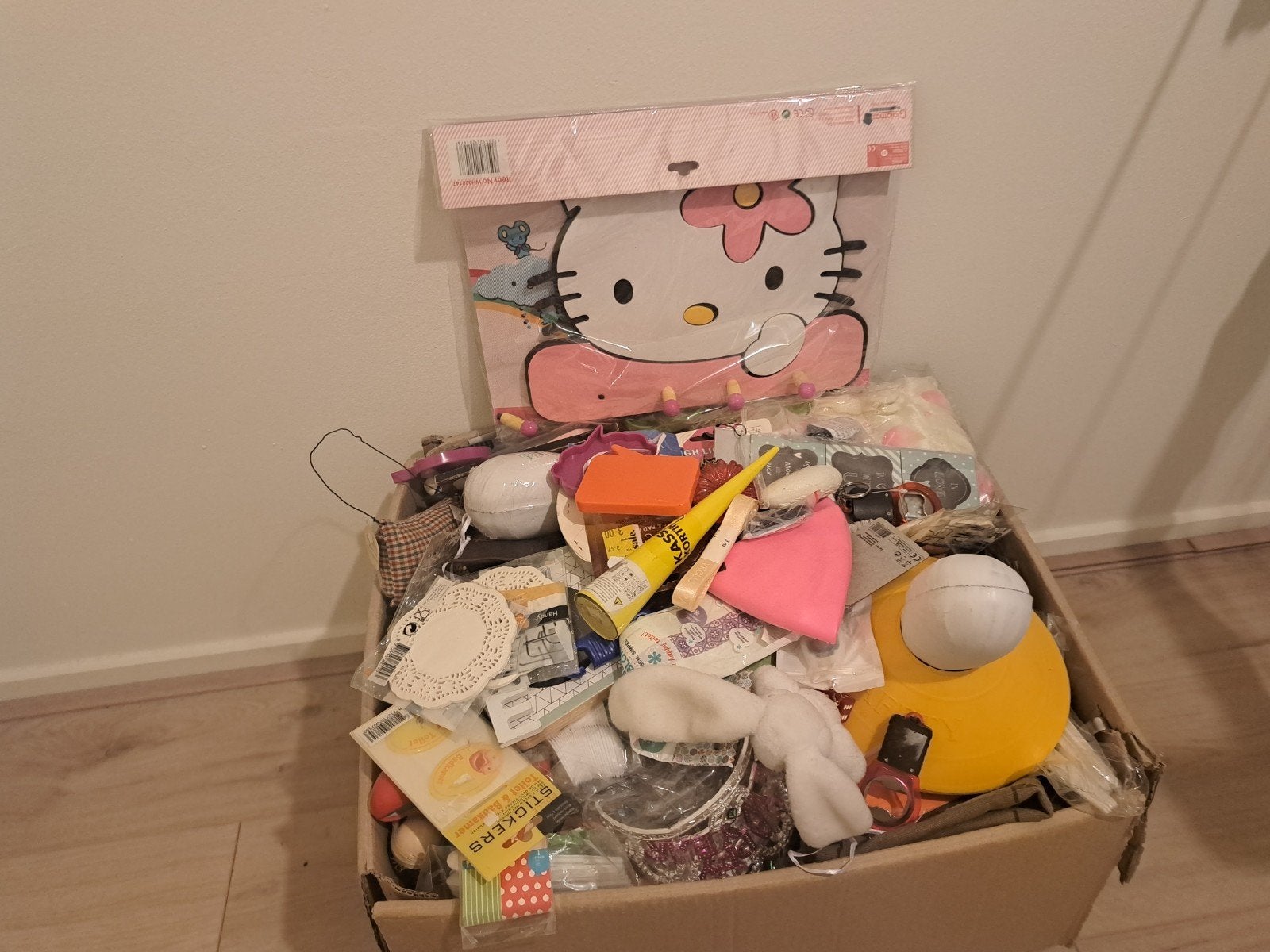 doos vol met oude, nieuw producten, Diversen, Rommelmarktspullen, Nieuw, Ophalen