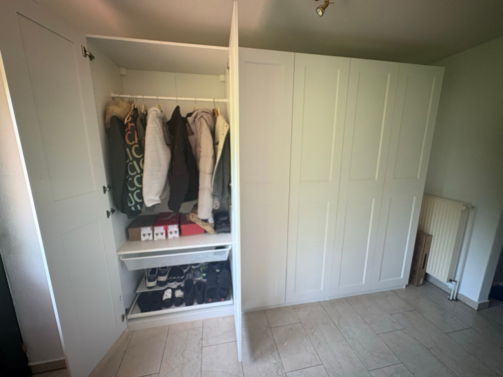 Witte kledingkast met hangruimte en lades, Ophalen, Gebruikt, 200 cm of meer, Met lade(s)