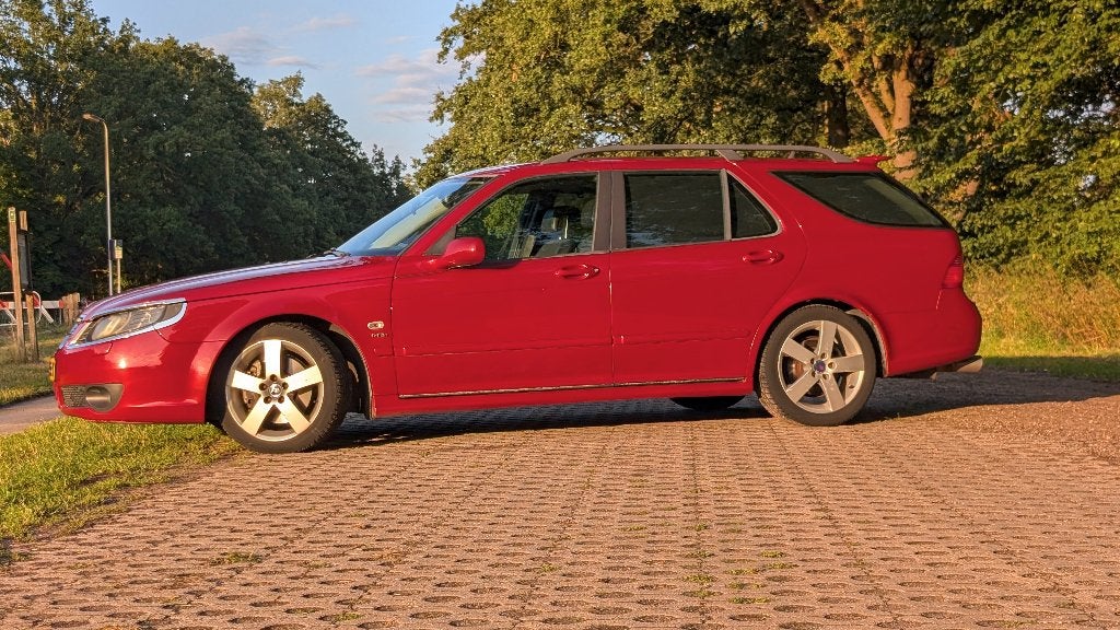 Saab 9-5 2.0 T Hirsch/Maptun Sport Estate 2006 Rood, Auto's, Voorwielaandrijving, 1800 kg, Zwart, Leder en Stof