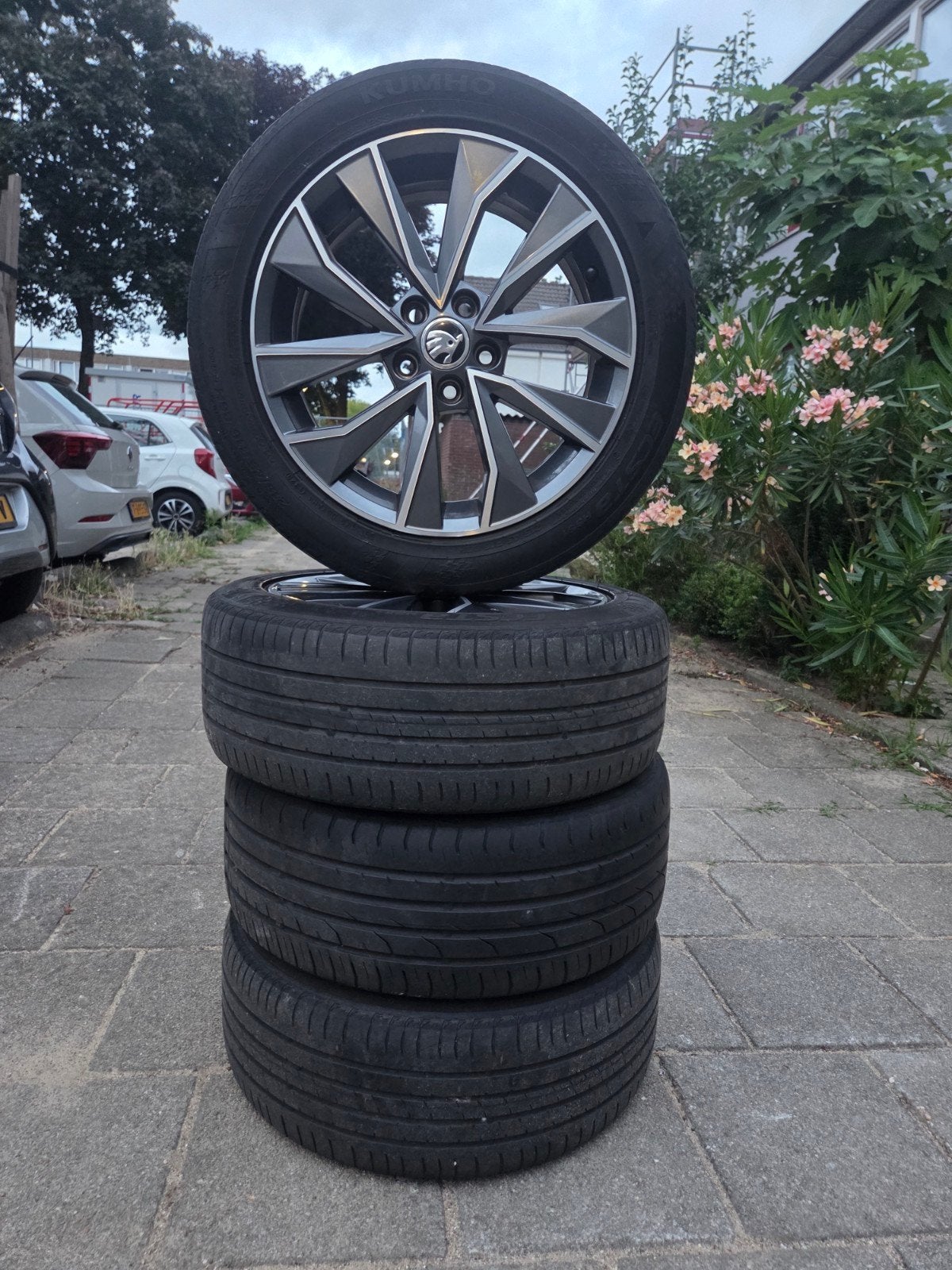 Originele Skoda Fabia Velgenset 16 inch 215/45 R16 banden, 16 inch, Banden en Velgen, Ophalen of Verzenden, Personenwagen