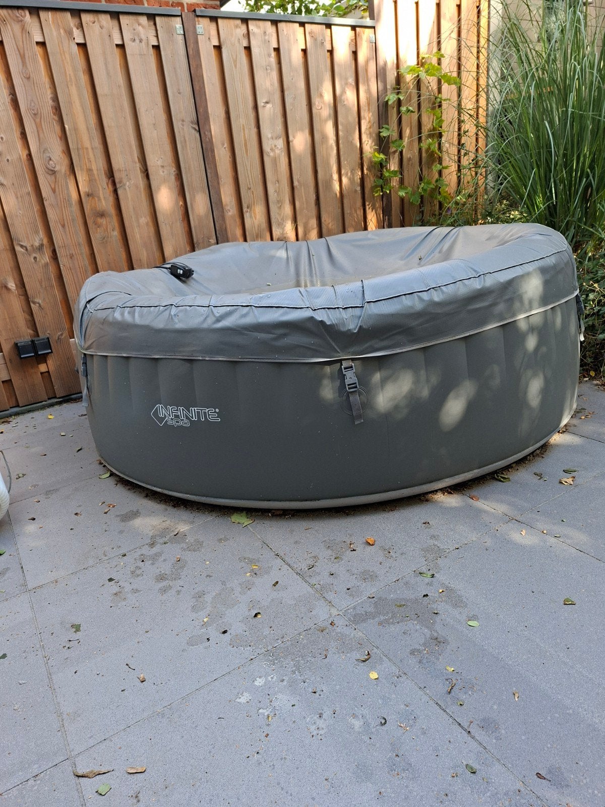 Opblaasbare Infinite Spa jacuzzi met afdekzeil, Ophalen, Gebruikt, Afdekzeil, Opblaasbaar