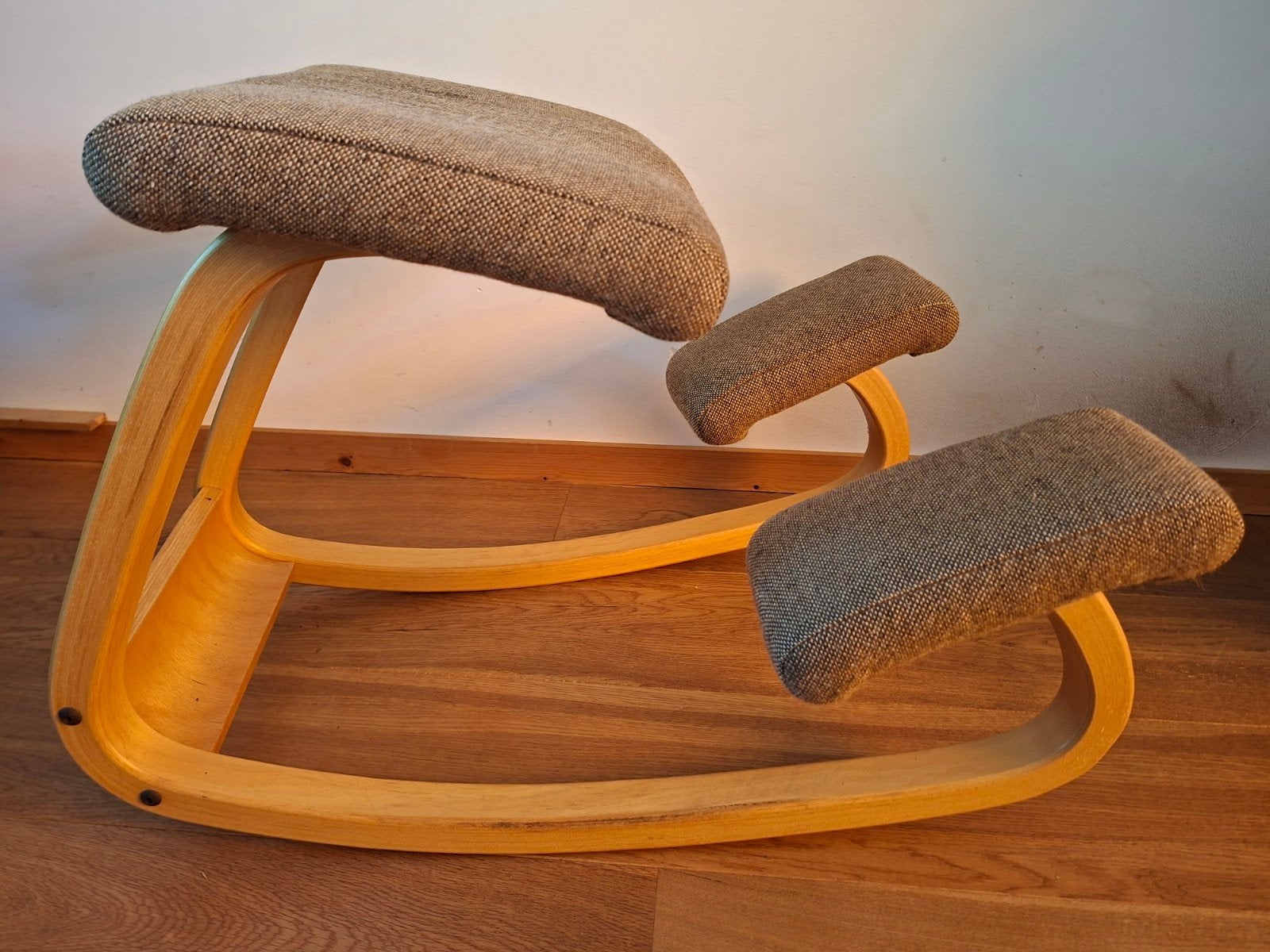 Varier Stokke Variable kniestoel balansstoel ergonomisch, Ophalen, Gebruikt, Bruin, Ergonomisch