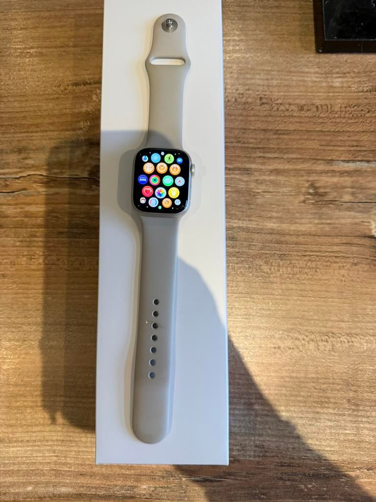 Series 8 Apple watch Starlight 41mm, Ophalen, IOS, Zo goed als nieuw, Waterdicht