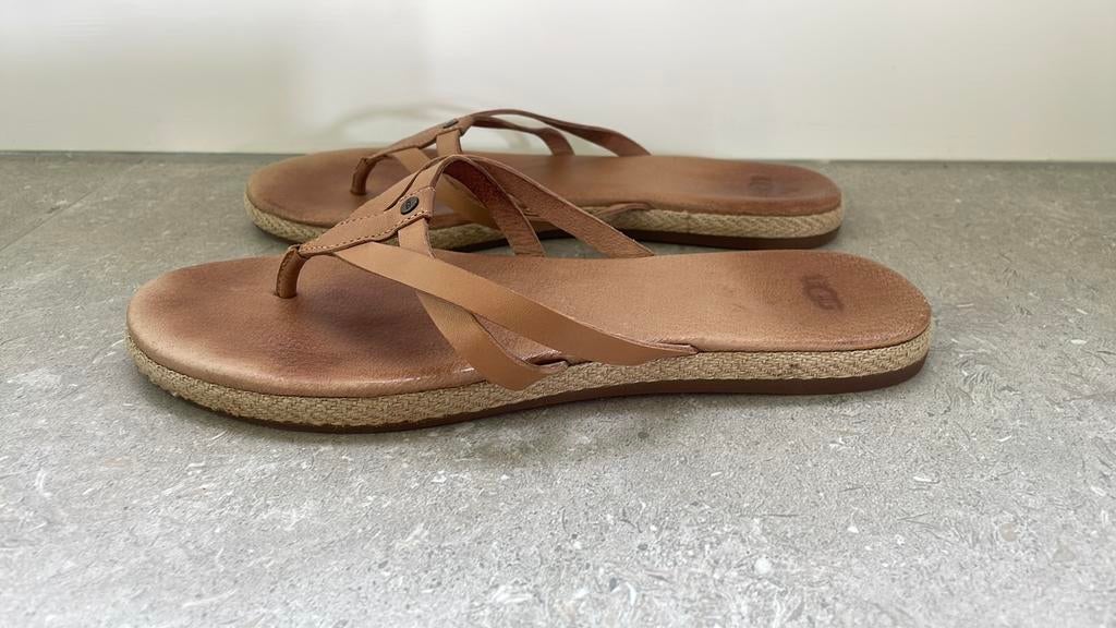 UGG slippers 40, Kleding | Dames, Schoenen, Ophalen of Verzenden, Gedragen, Slippers