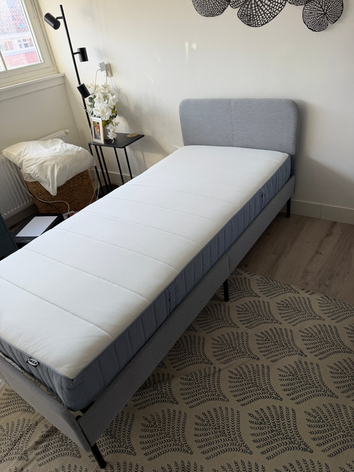 Ikea SLATTUM Single Bed with Mattress VESTEROY, Ophalen, Zo goed als nieuw, Eenpersoons, 140 cm