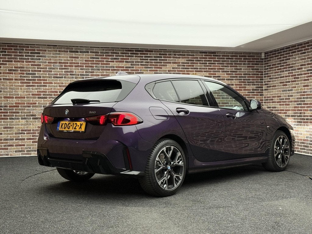 BMW 1-serie 120 M Sport Design Edition M PAKKET, Auto's, BMW, Stof, Gebruikt, Euro 6, Overige kleuren
