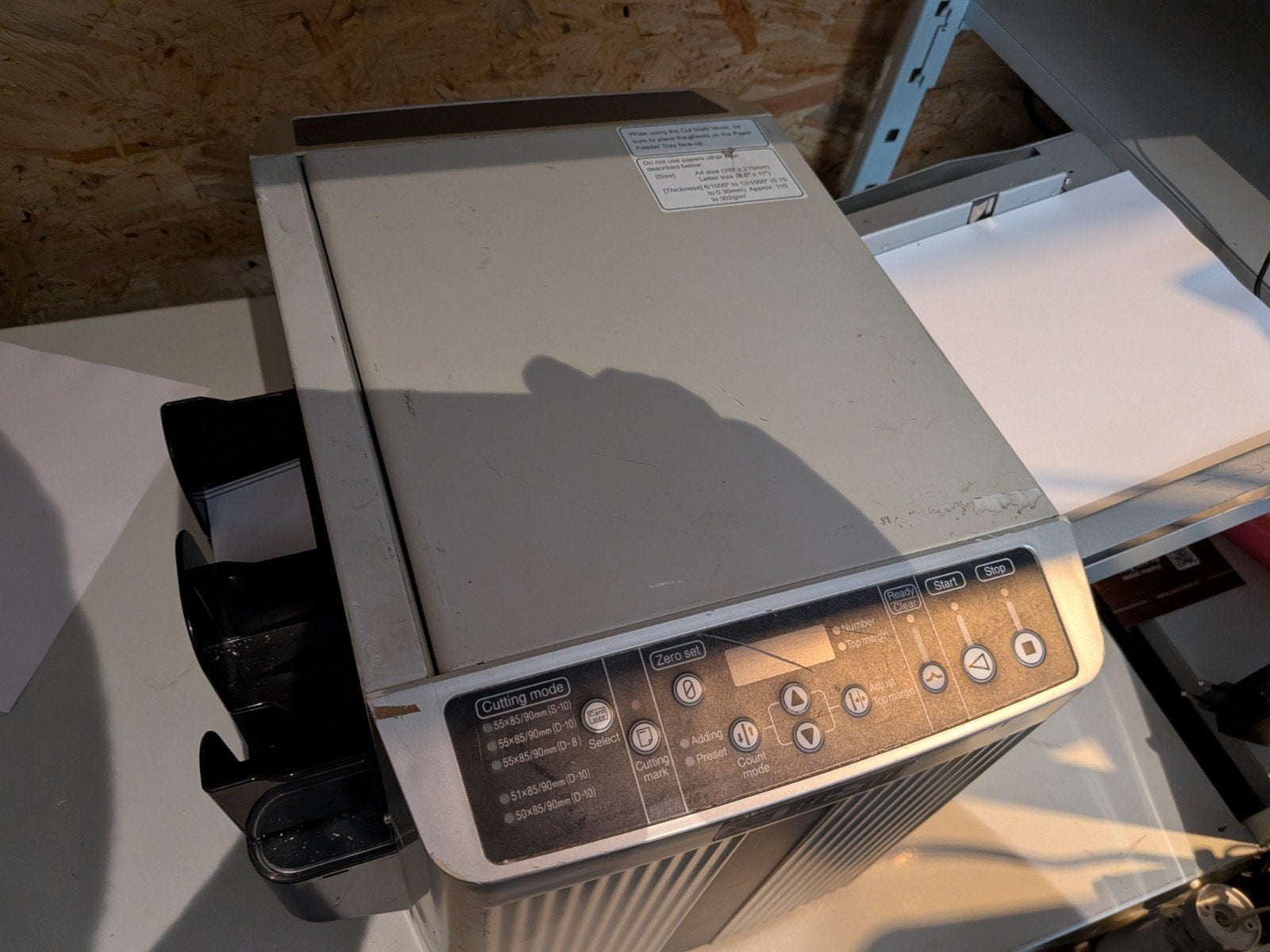 Snijmachine voor papier - werkt, maar sensoren soms defect, Ophalen, Gebruikt