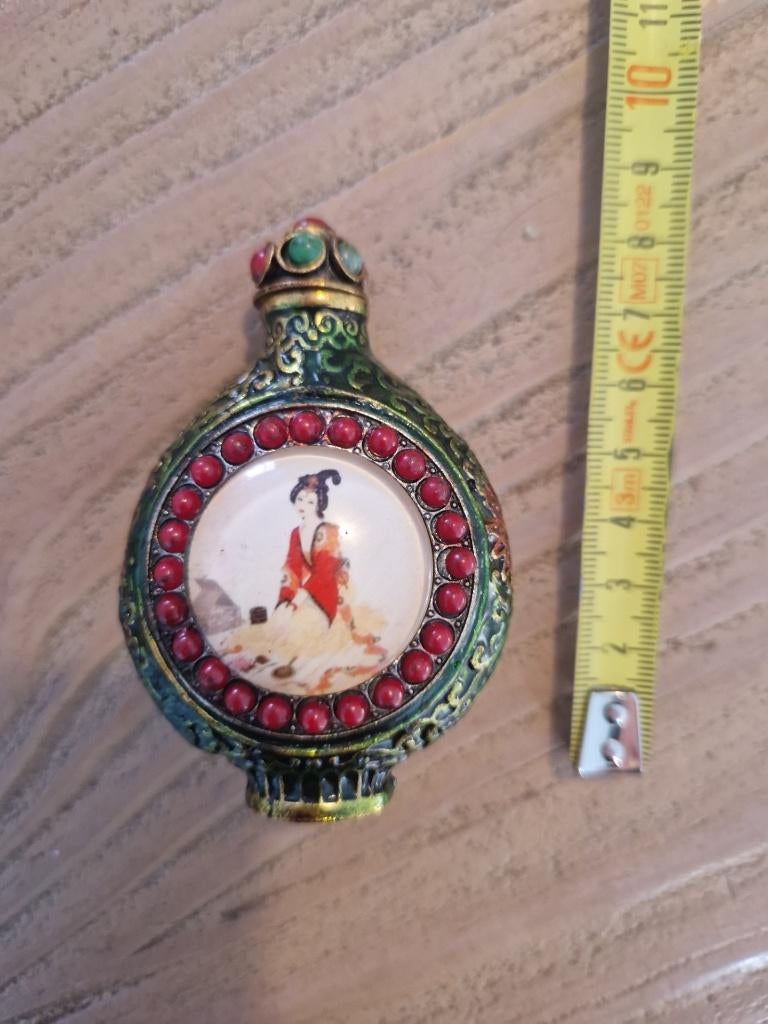 Verschillende antieke parfumflesjes uit China. 20 euro p.st., Antiek en Kunst, Ophalen of Verzenden