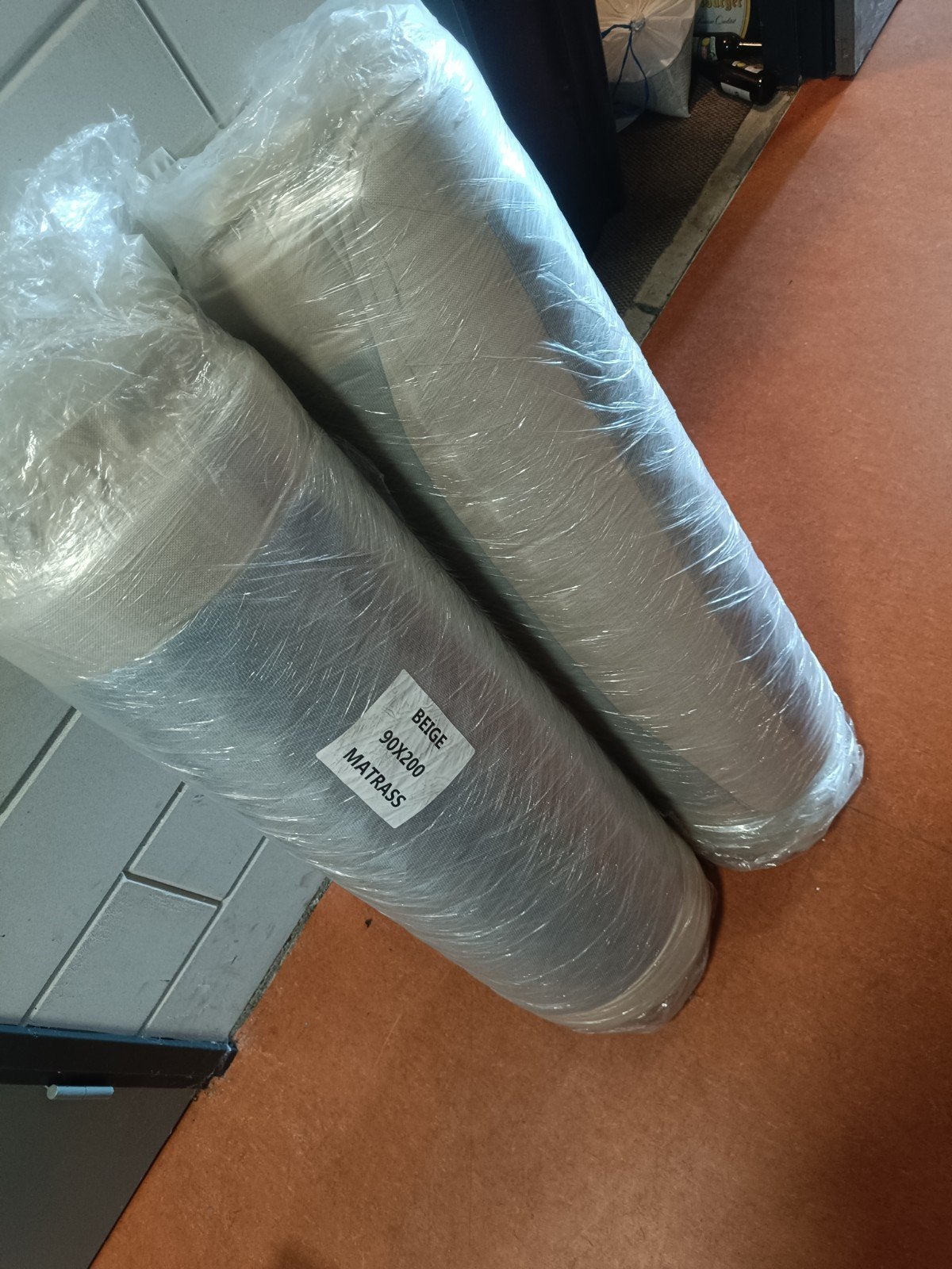2x 1 persoons  beige matrassen - 90x200, Ophalen, Zo goed als nieuw, Minder dan 5 m², Zeil