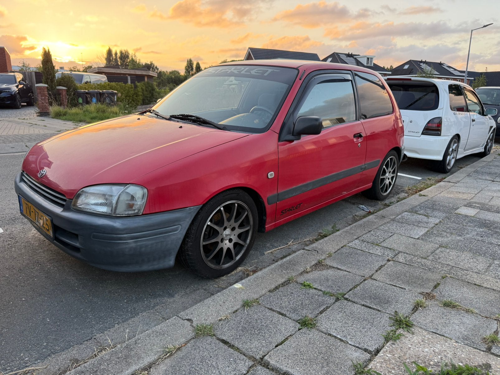 Toyota Starlet 1.3 16V 1998 Rood, Voorwielaandrijving, 74 pk, 4 cilinders, Starlet
