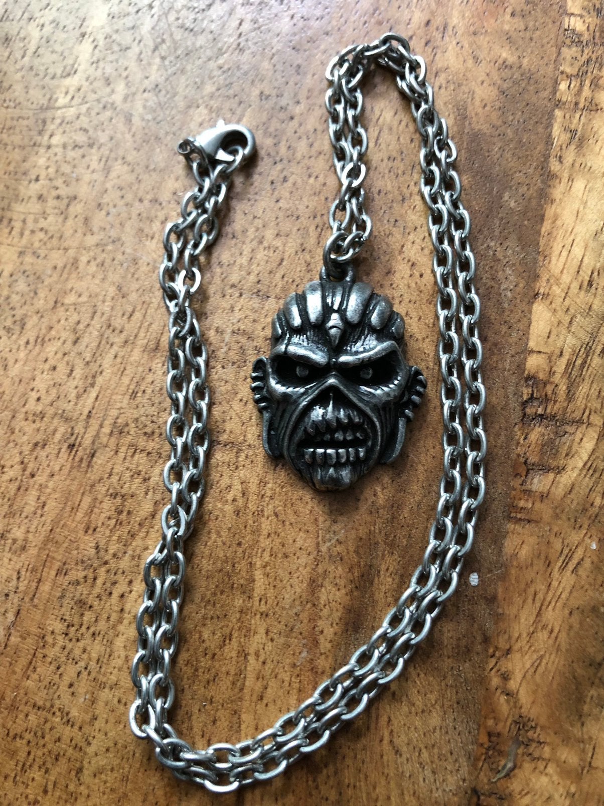 Iron Maiden book of souls Ketting& hanger., Ophalen, Zo goed als nieuw, Gebruiksvoorwerp