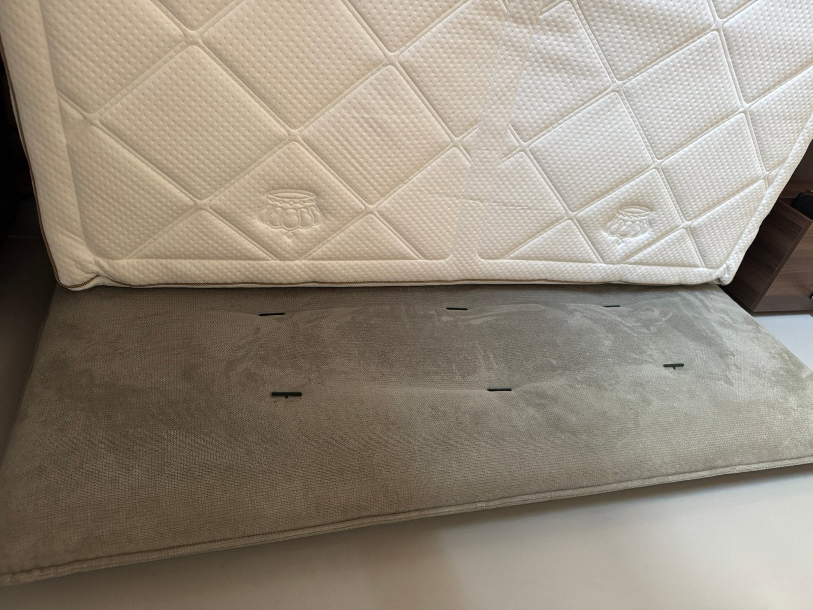 Aupind bed, Ophalen, Zo goed als nieuw