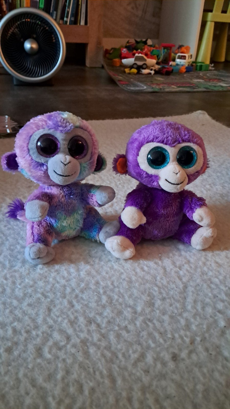 2 Ty Beanie Boos Apen - Paars en Meerkleurig, Ophalen of Verzenden, Zo goed als nieuw, Meerkleurig, Klein (minder dan 20 cm)