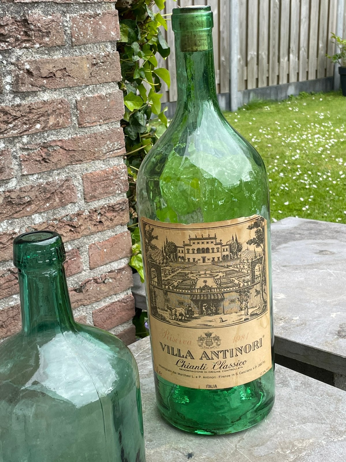 Gist/wijnflessen oud 3 stuks, Ophalen, Zo goed als nieuw