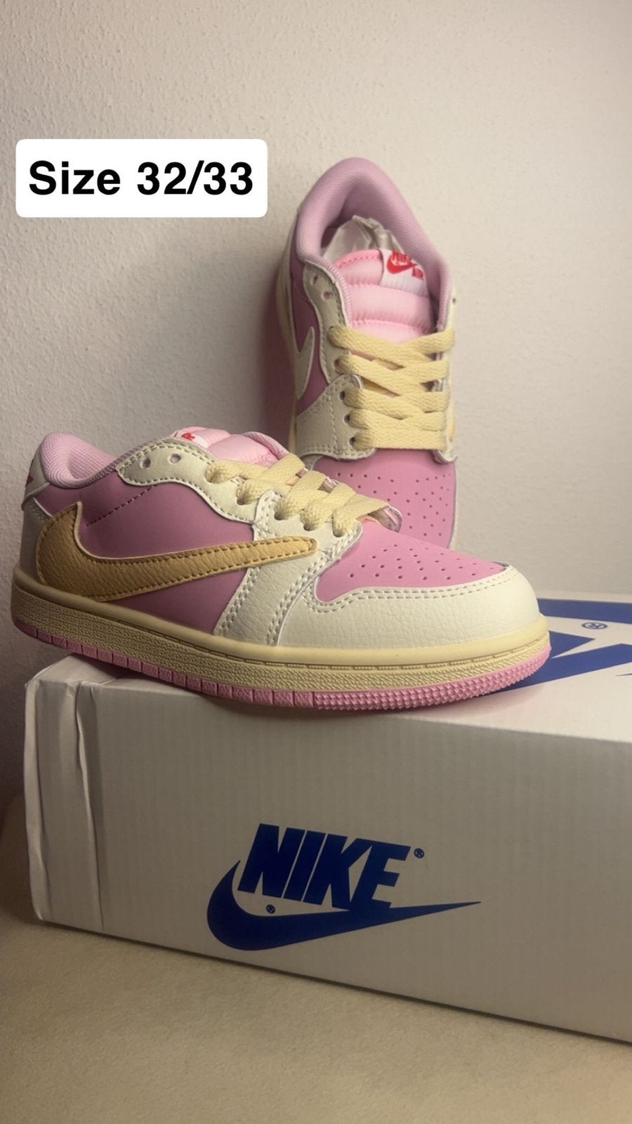 Leuke Travis Scott schoenen maat 32/33, Kinderen en Baby's, Ophalen of Verzenden, Zo goed als nieuw, Jongen of Meisje, Schoenen