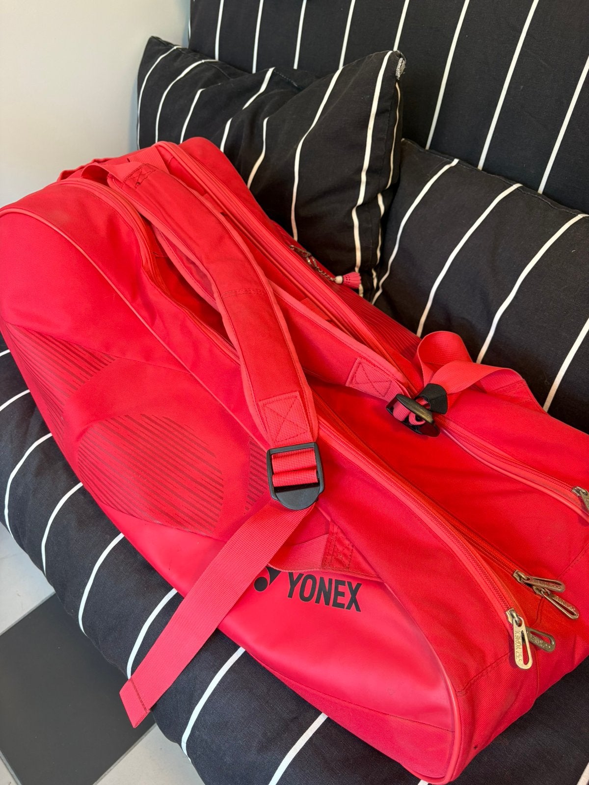 Yonex badminton tas 3-vaks, Sport en Fitness, Badminton, Ophalen of Verzenden, Zo goed als nieuw, Tas