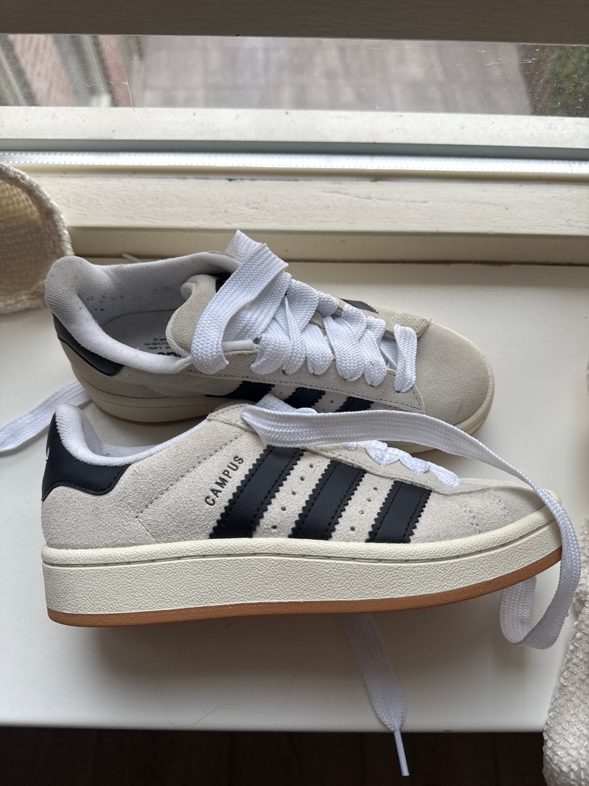 Adidas Campus sneakers - Zo goed als nieuw, Ophalen, Zo goed als nieuw, Beige, Sneakers of Gympen