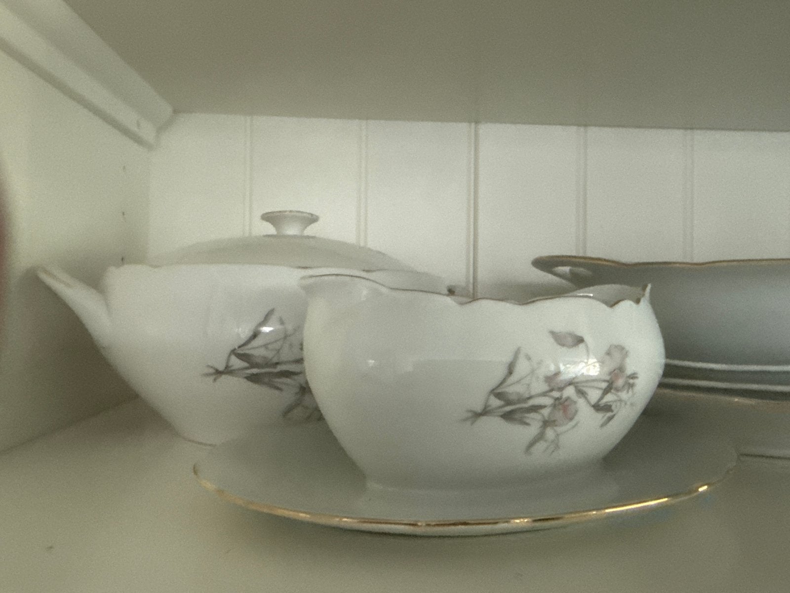 Vintage wit servies met gouden rand en bloemmotief, Ophalen