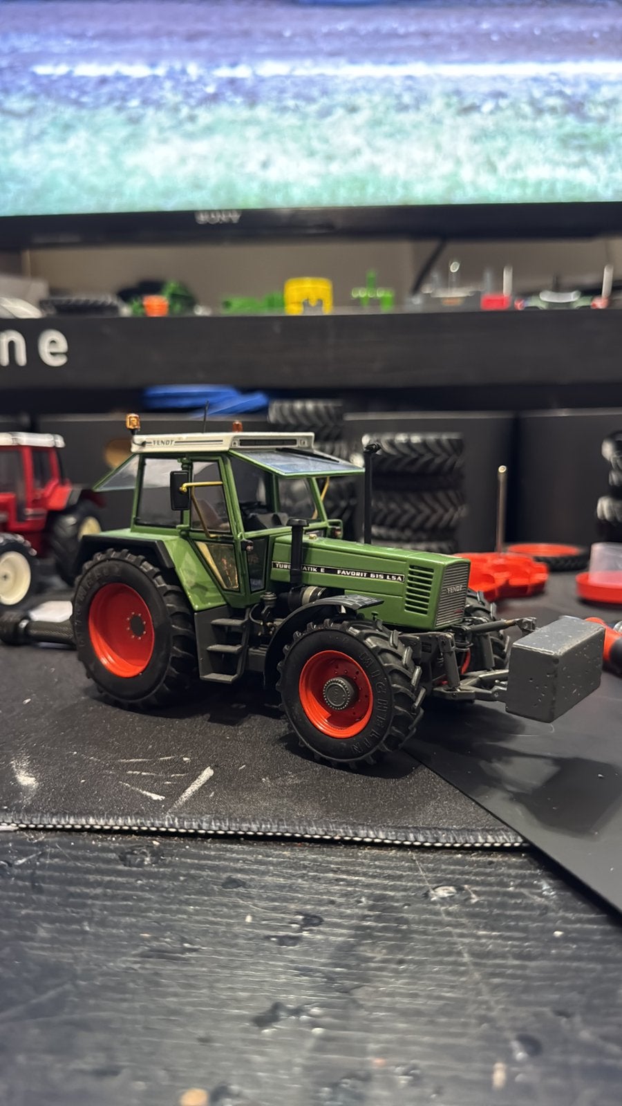 Fendt 615 turbomatik lsa e, Hobby en Vrije tijd, Ophalen of Verzenden, Zo goed als nieuw, Tractor of Landbouw, Overige merken