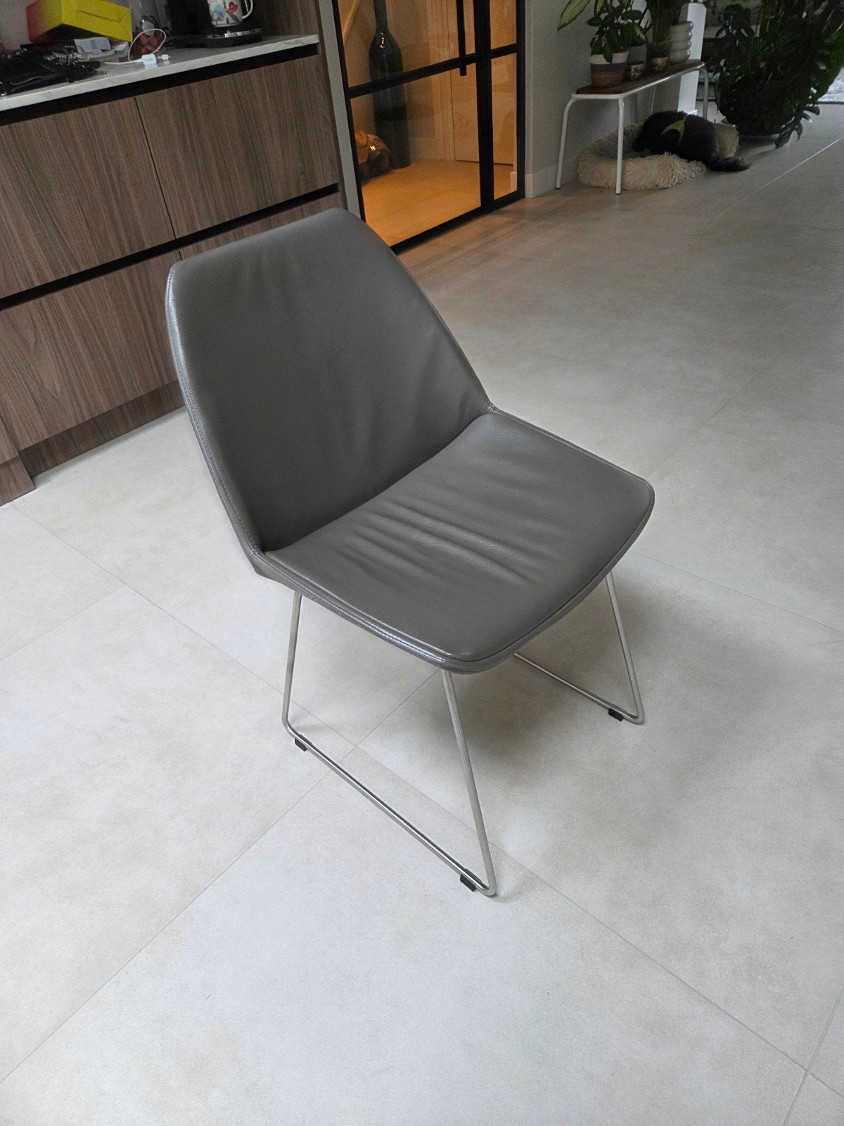 4 eetkamerstoelen grijs leer, Ophalen, Gebruikt, Leer, Vier