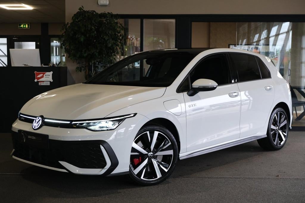 Volkswagen Golf 8.5 1.5 eHybrid GTE 272PK Facelift Cam Led H, Gebruikt, Zwart, Wit, 1700 kg