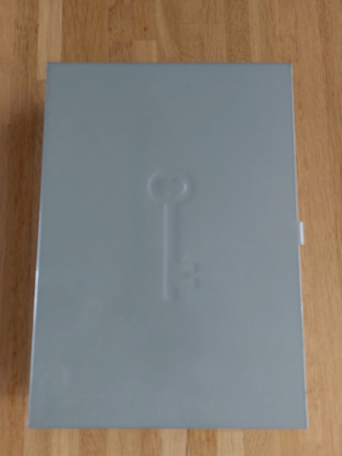 Sleutelkastje metaal - IKEA KARBO, Huis en Inrichting, Woonaccessoires | Overige, Gebruikt, Metaal, Grijs, Ophalen of Verzenden