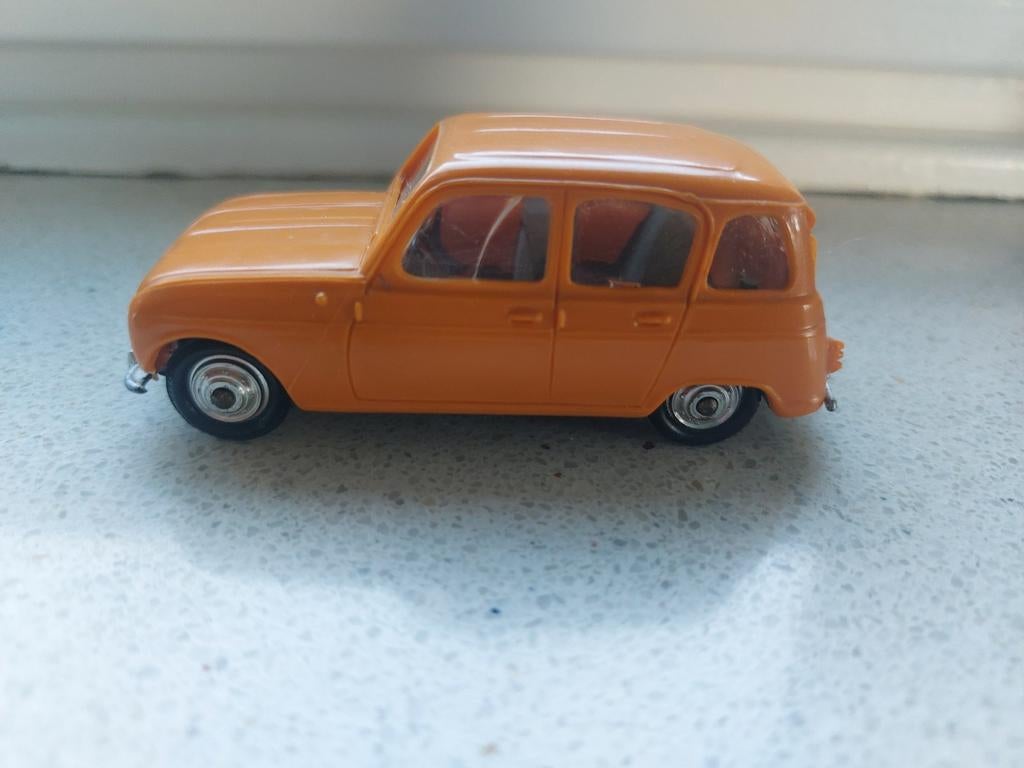 Renault 4 R4 R4L Norev 53 plastic vintage, Hobby en Vrije tijd, Ophalen of Verzenden, Auto, Norev