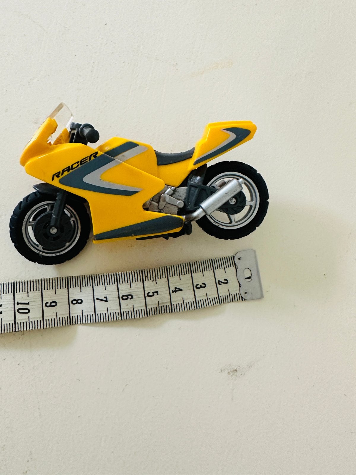 Gele Speelgoedmotor 'Racer' - Zo goed als nieuw, Ophalen of Verzenden, Zo goed als nieuw