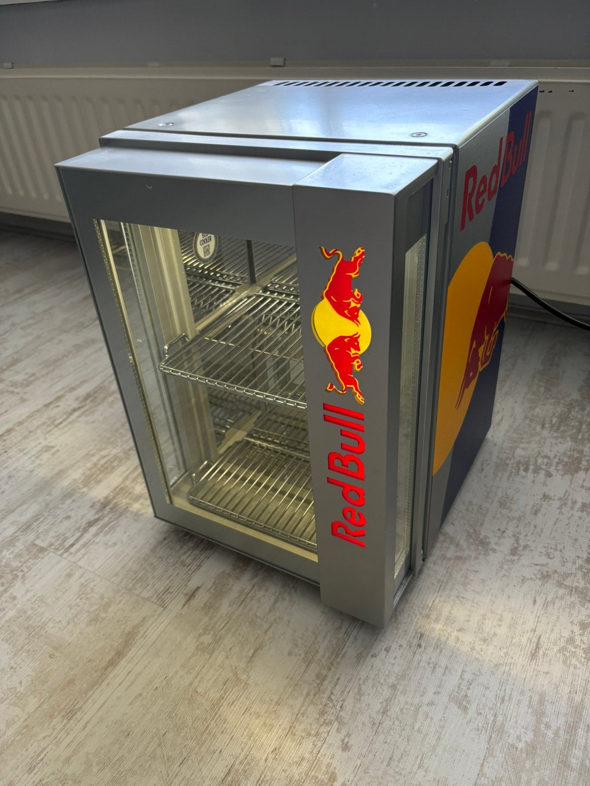 Red Bull koelkast, Ophalen, Minder dan 75 liter, Zonder vriesvak, Gebruikt